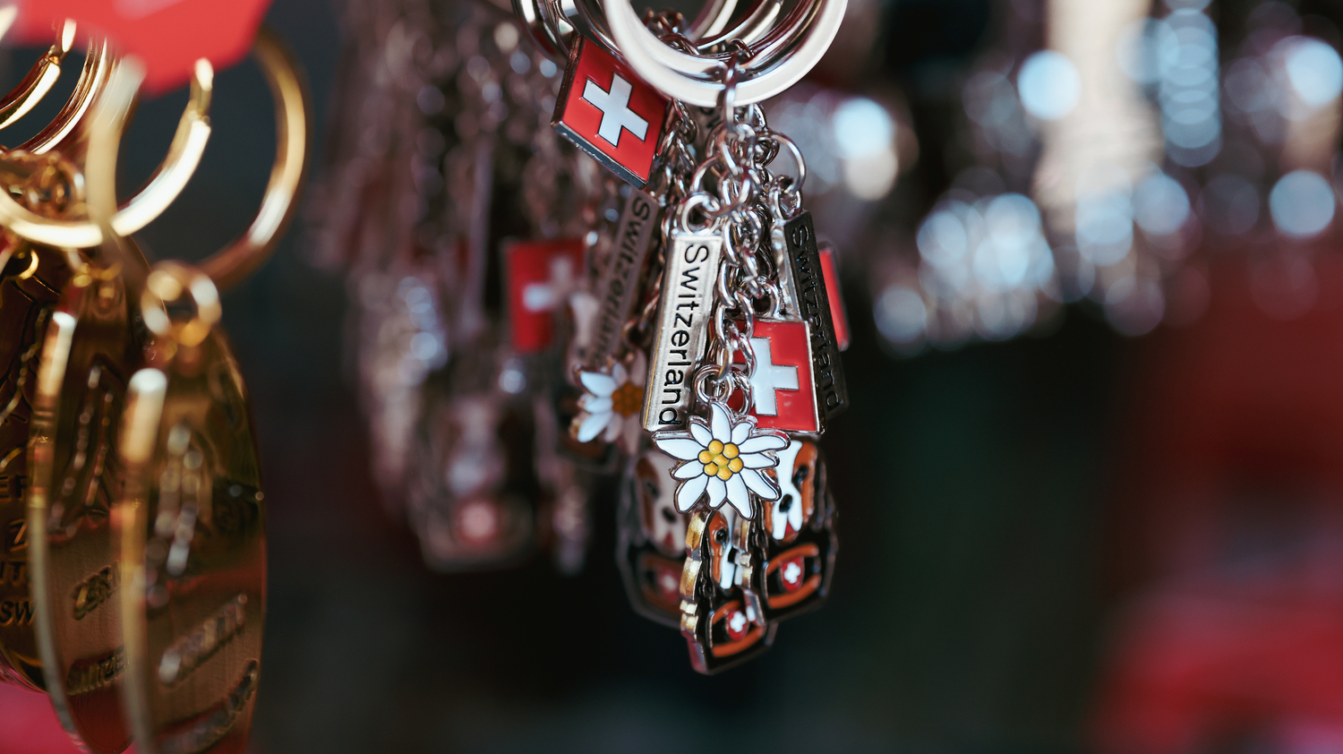 Ejemplo de selección de productos promocionales, señalando errores y aciertos al elegir regalos para campañas publicitarias